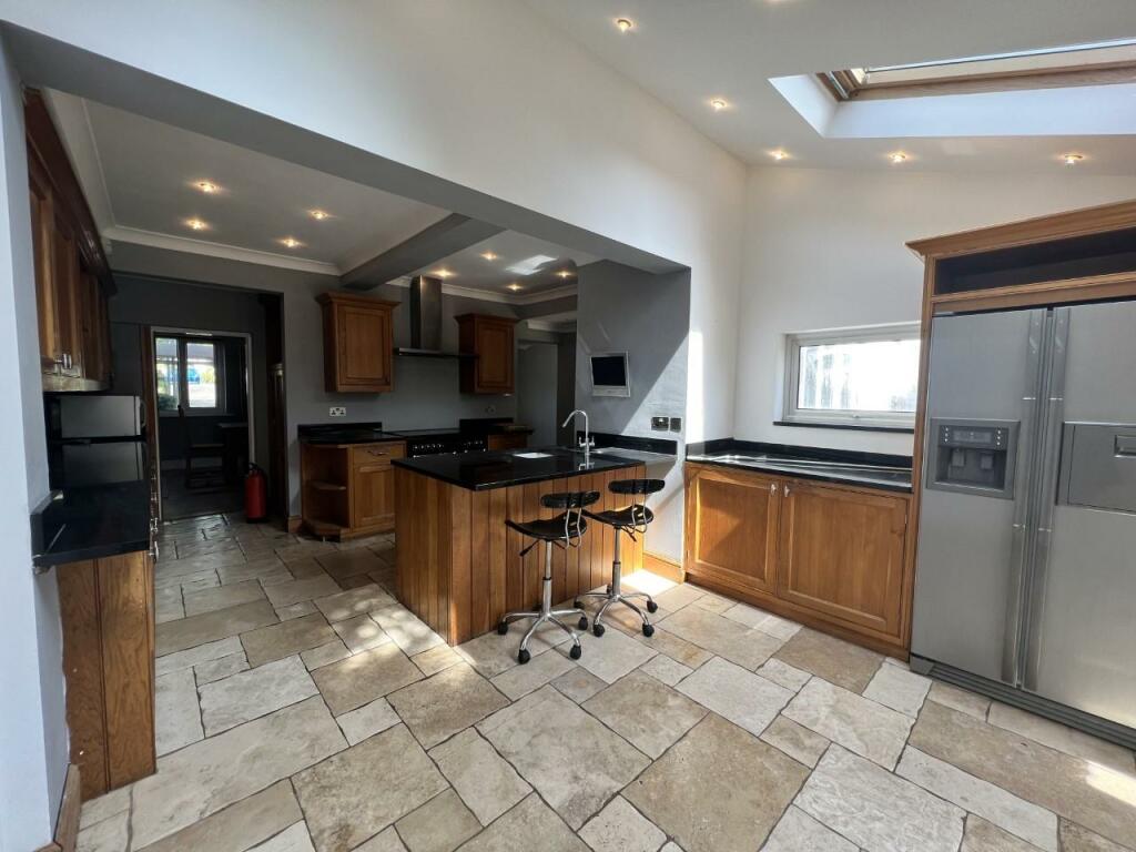 kitchen 3.jpg