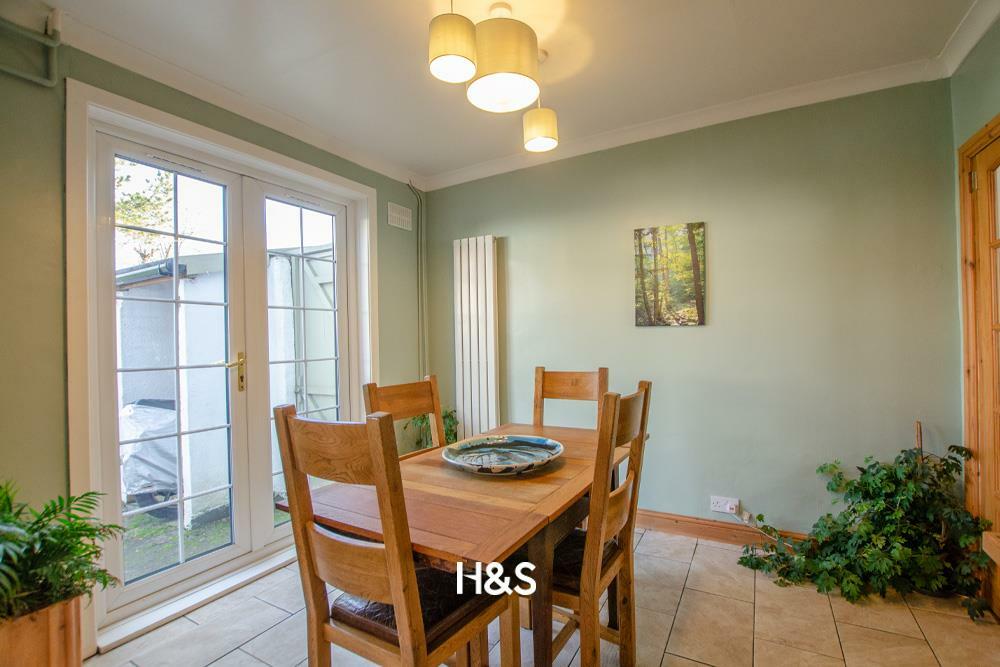 3 Gilliver Road dining room..jpg