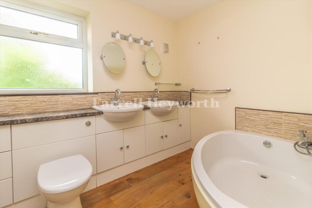 Master En Suite imag