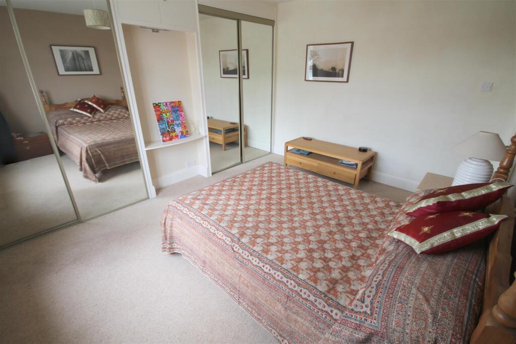 RR Bedroom 1iii.JPG