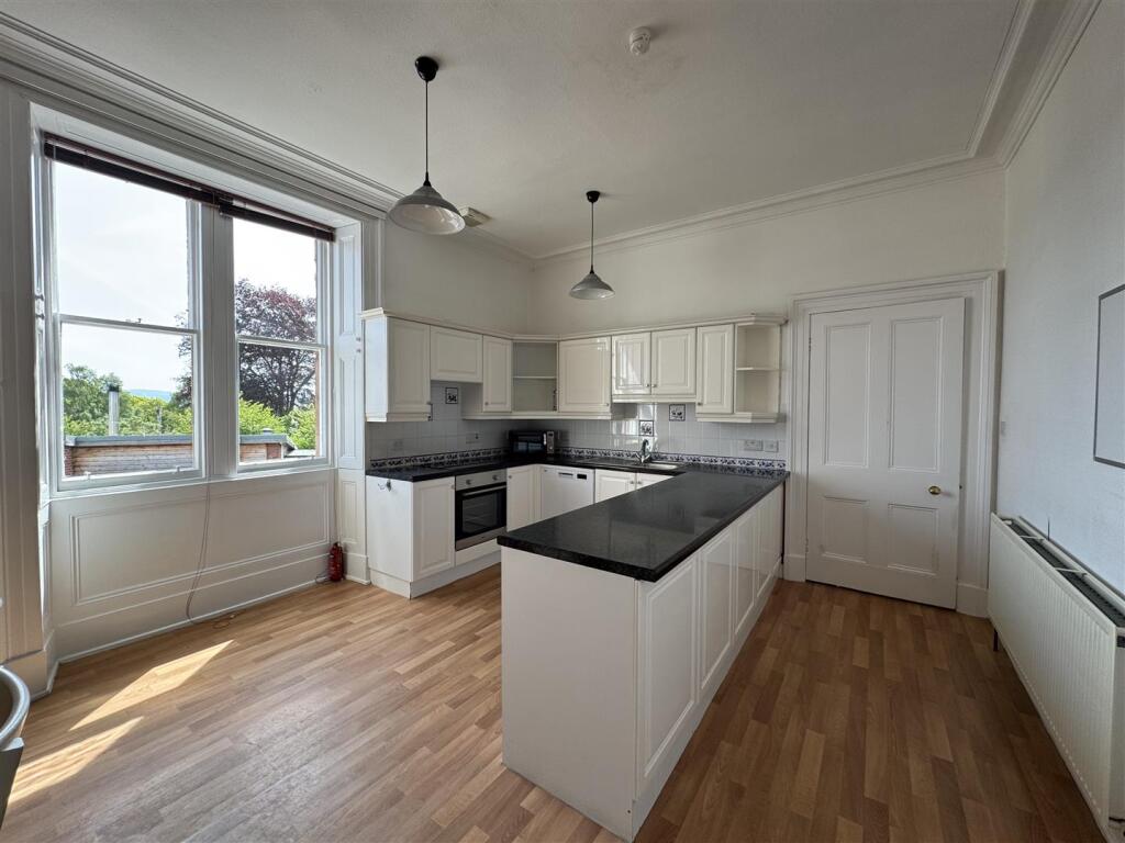 KITCHEN 1.JPG
