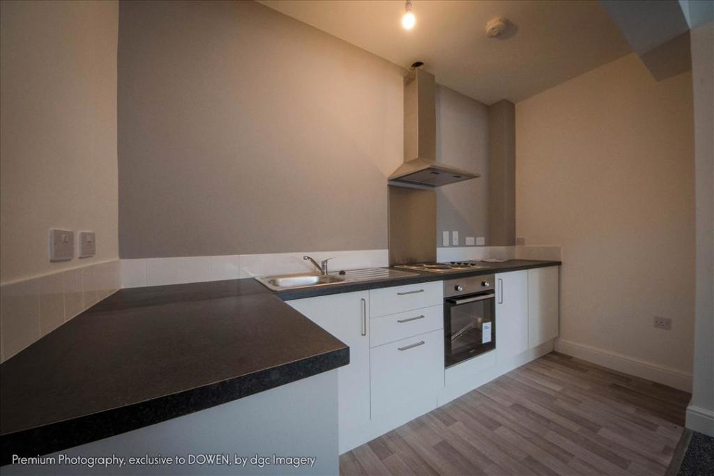 OPEN PLAN LOUNGE/KITCHEN/DINING AREA