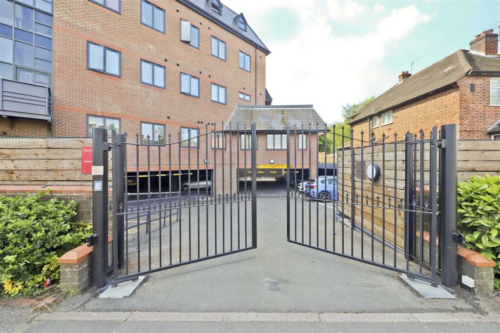 Communal gates