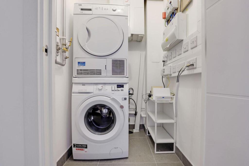 06-d395JHPropWorld - 14 Percy Mansions - 40-medium