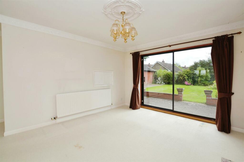 Lounge/Dining Room