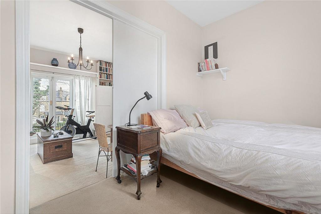 Bedroom (3).jpg
