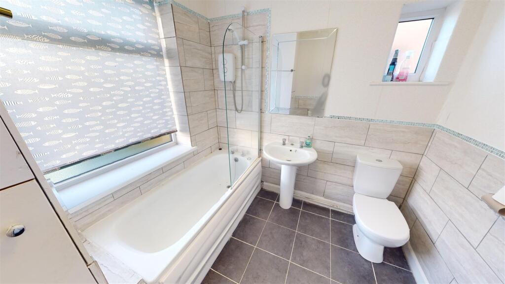 Higher Lane Bathroom