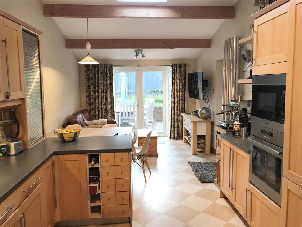 Kitch - Breakfast 1.JPG