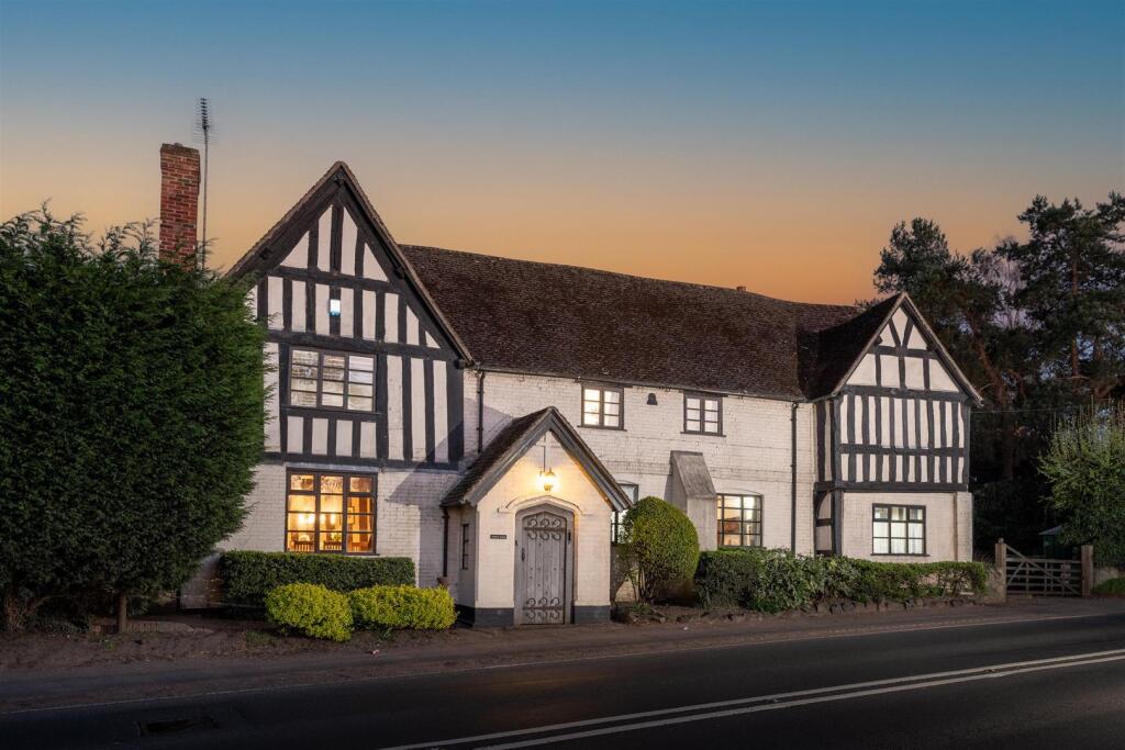 Worcester Road Harvington 1.jpg