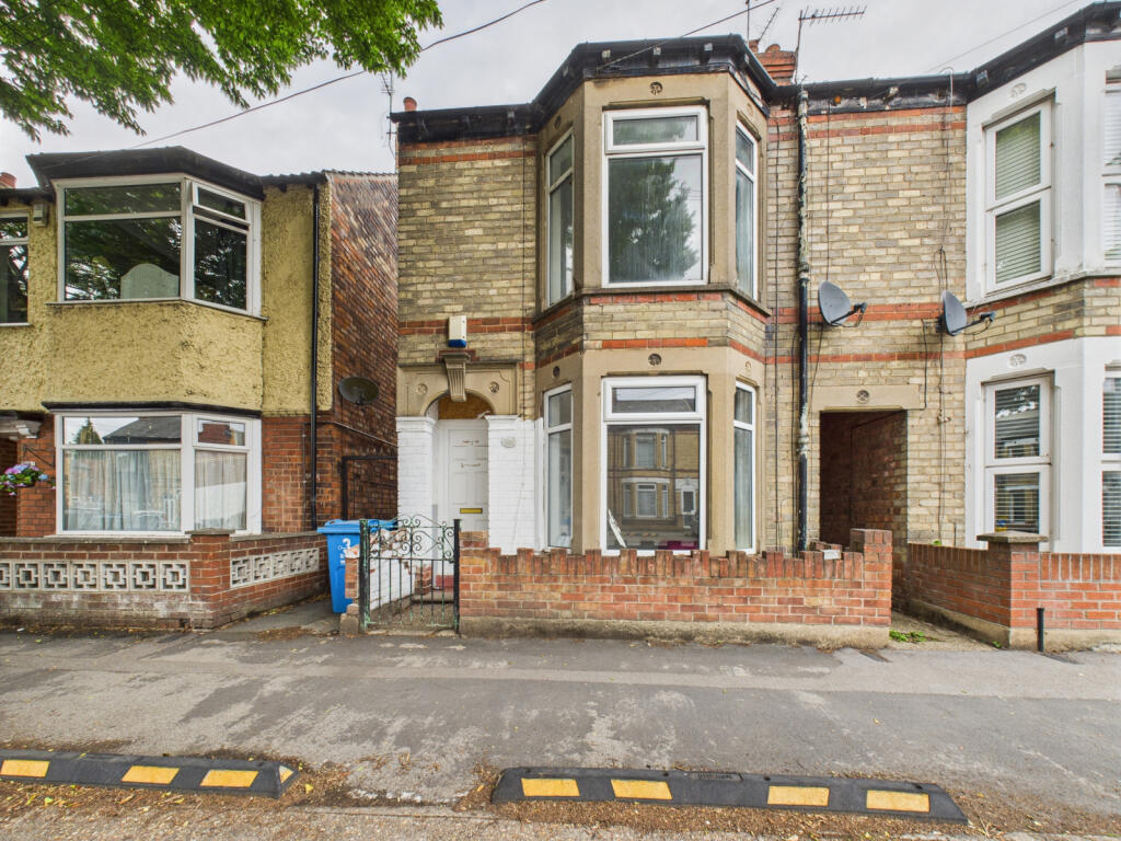 Three Bedroom End Terrace House - For sale by auc