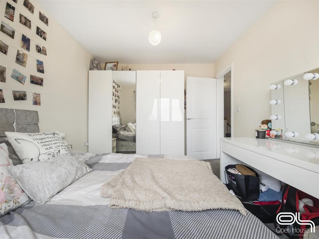 Henley Grove, Church Gresley (22).jpg