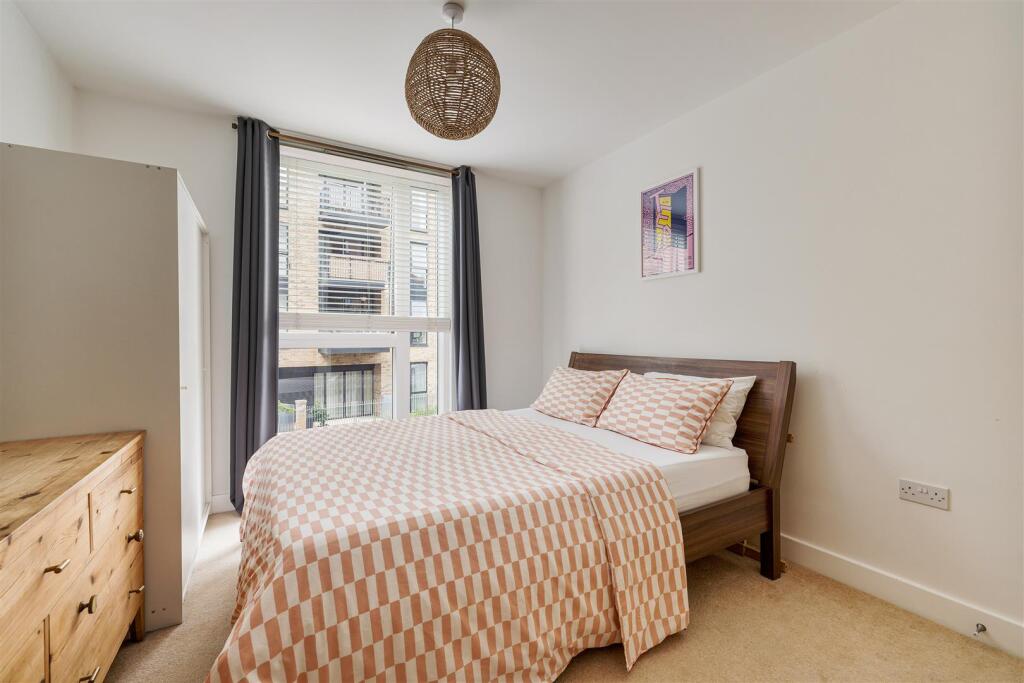 Laburnum Street, E2