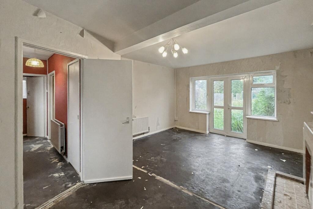 52 Kingscroft Road, Banstead, Surrey, SM7 3LY