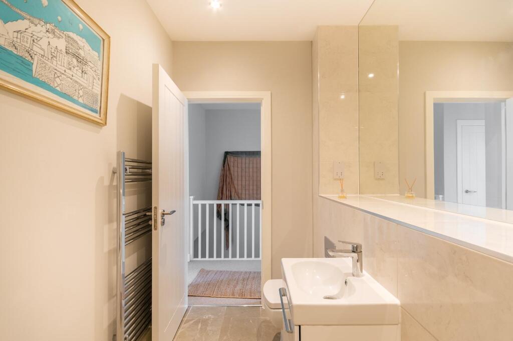 1B4RTN - Bathroom A.jpg