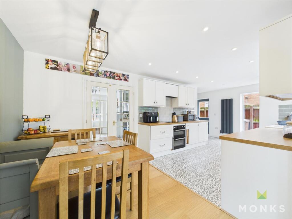 DINING/ KITCHEN