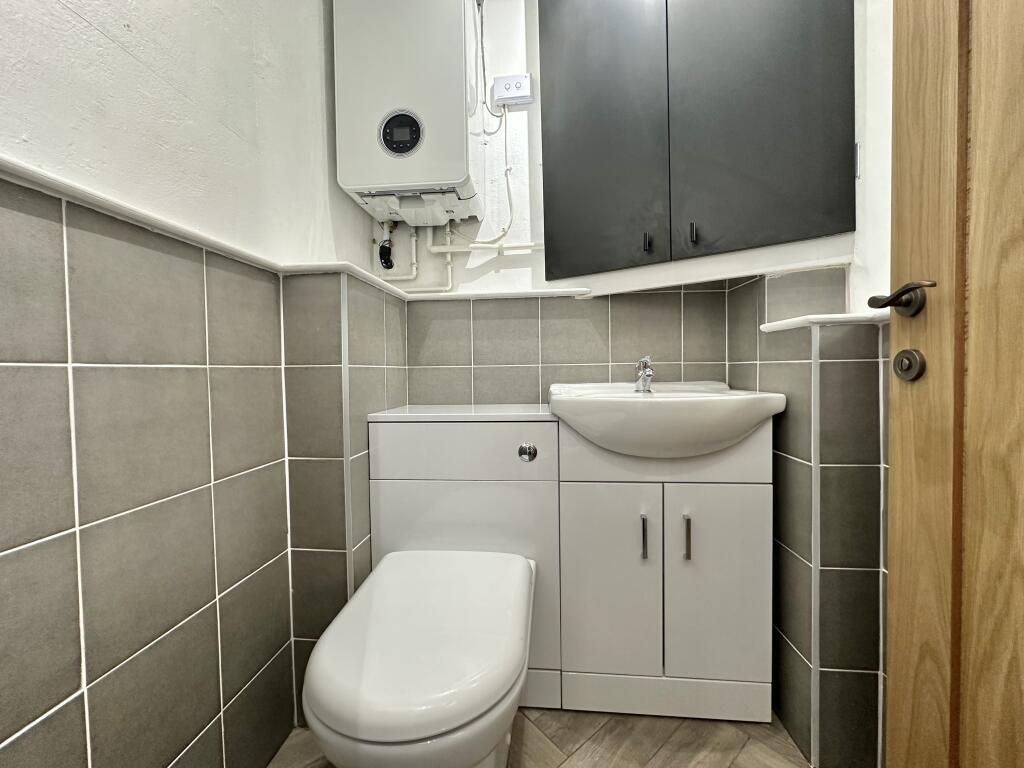 Cloakroom/wc