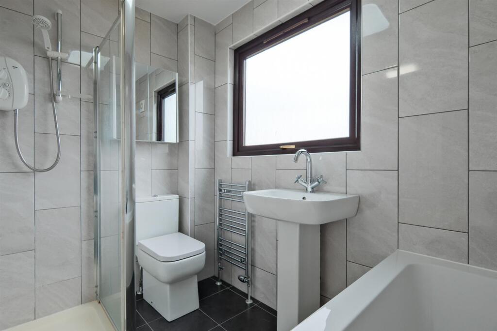 039-4 Gigha Quadrant Wishaw, ML2 0TE.jpg