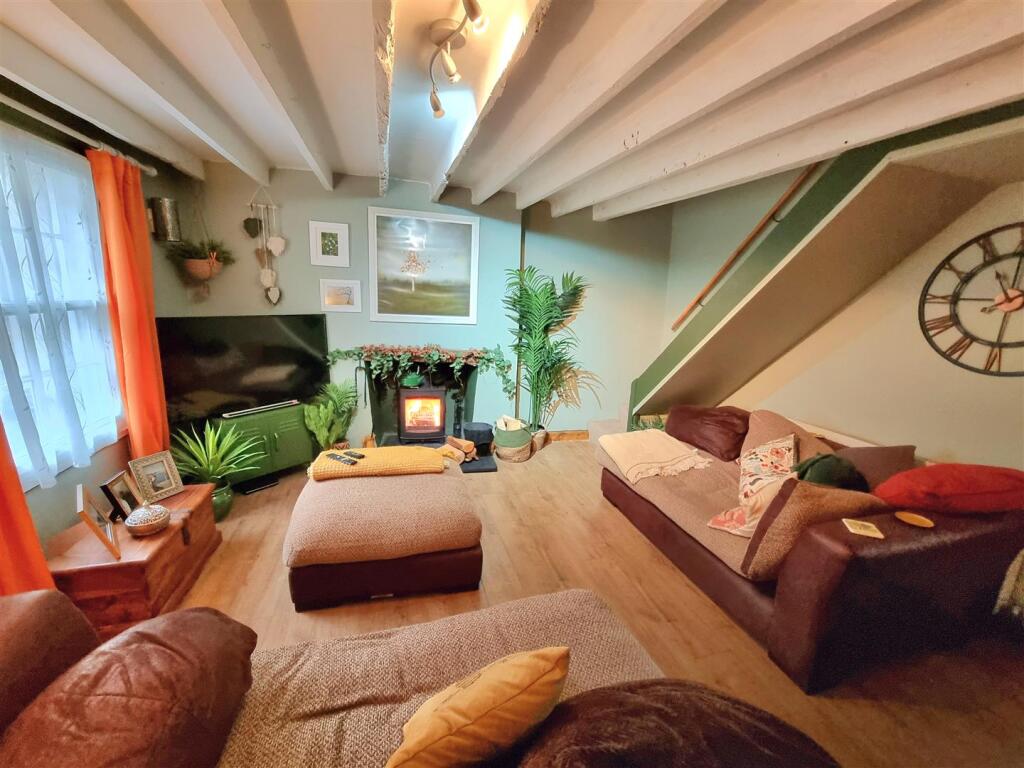 Sitting room 1.jpg