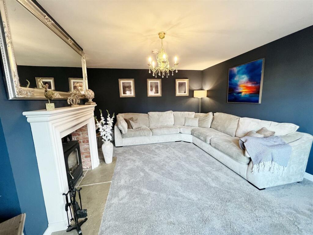 Lounge 2.jpg