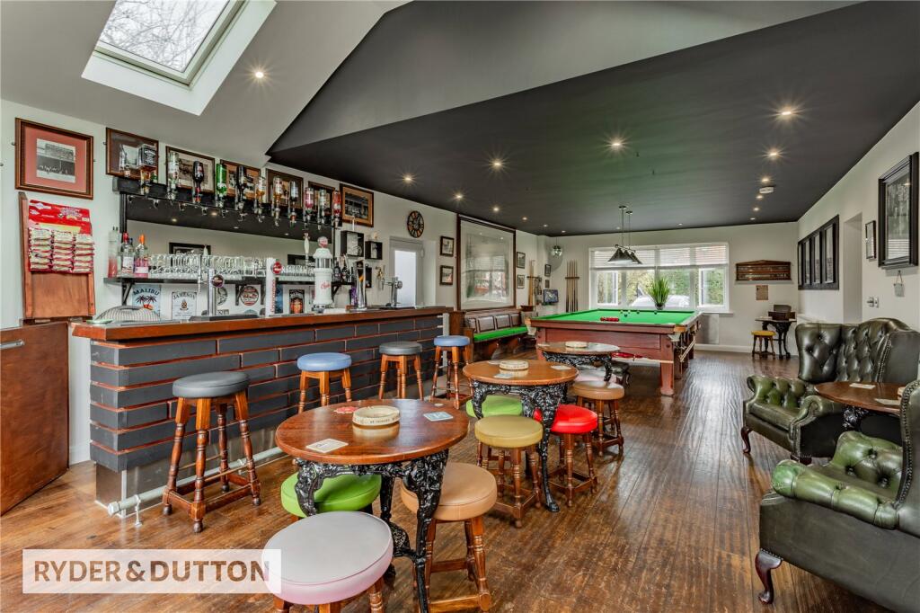 Bar/Snooker Room