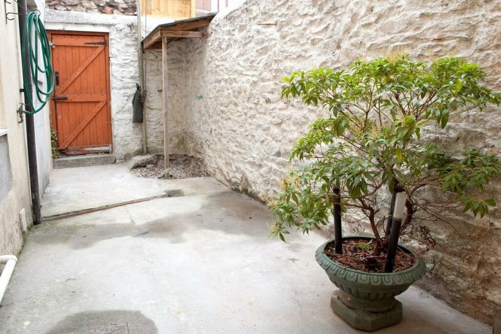 communal courtyar...