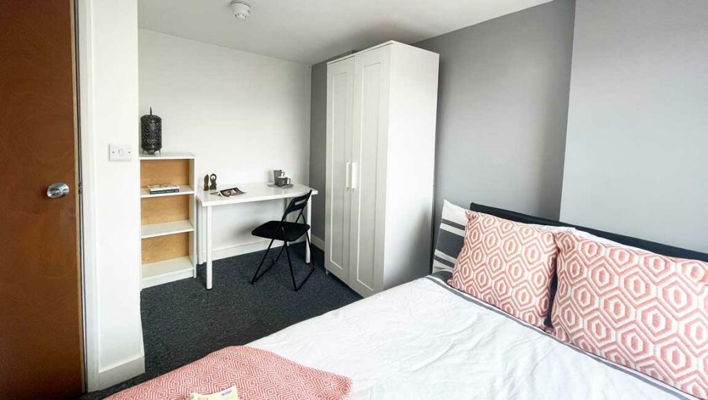 8-bed-student-house-britannia-road-north-1-portsmo