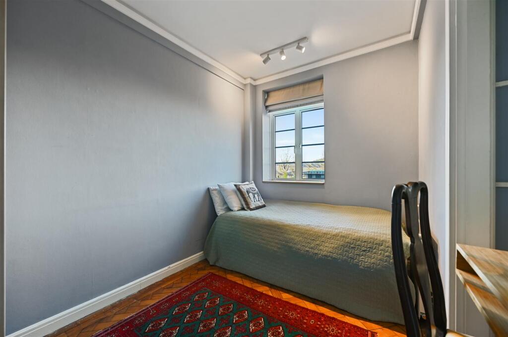 FB - 51 Latymer Court - Bedroom3 (1).JPG