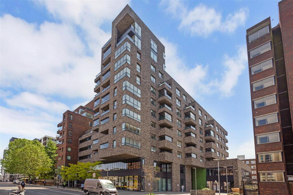 Apartment 33, 121 Upper Richmon (1).jpg