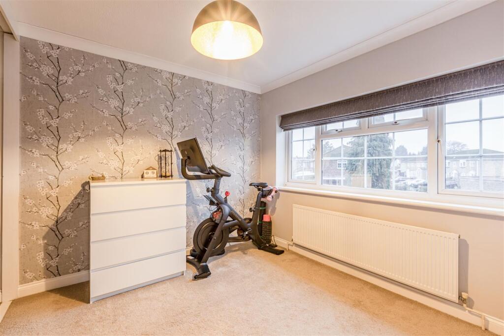 143 High Road, Byfleet, KT14 7RJ - 2.jpg