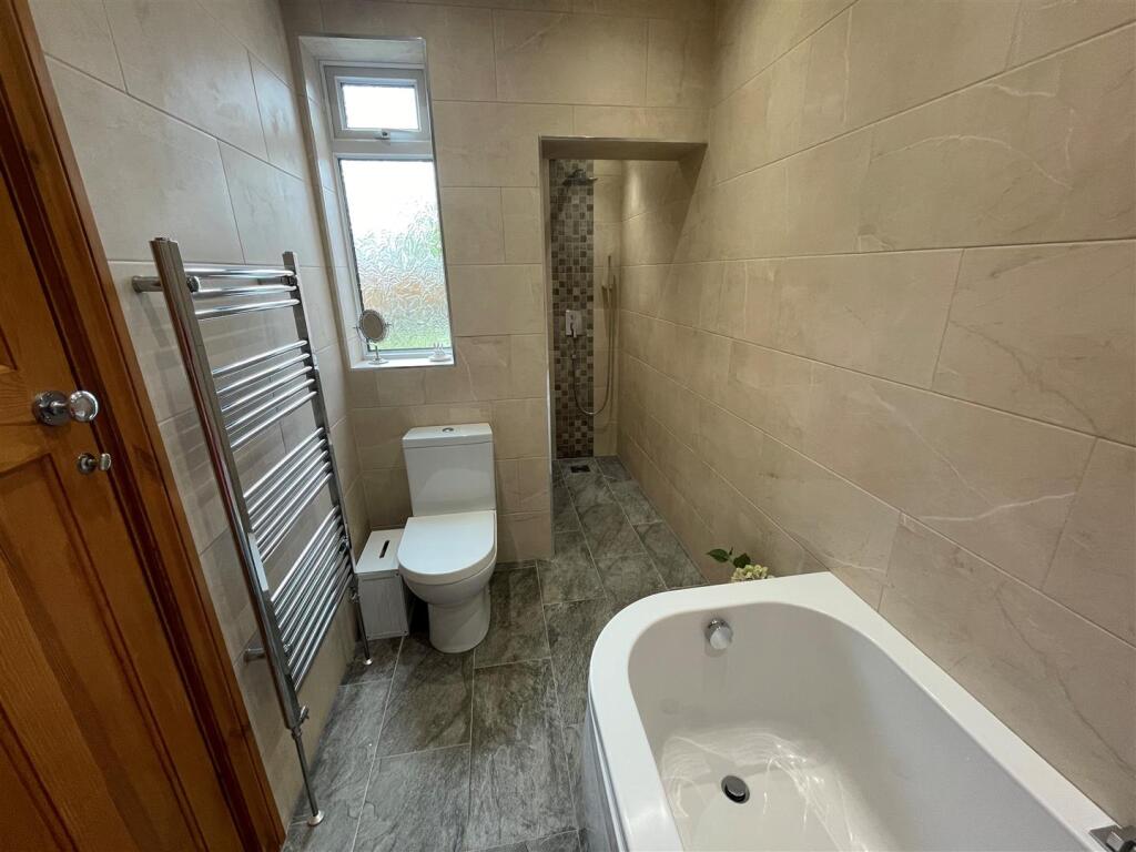 bathroom main 2.jpg