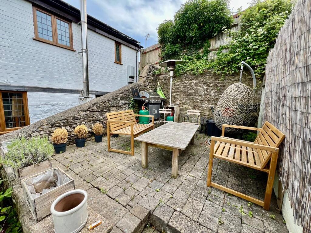 Hill Court - Garden 2..jpg