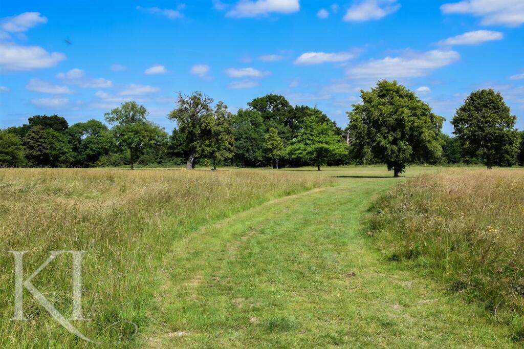 cheshunt park 3.jpg
