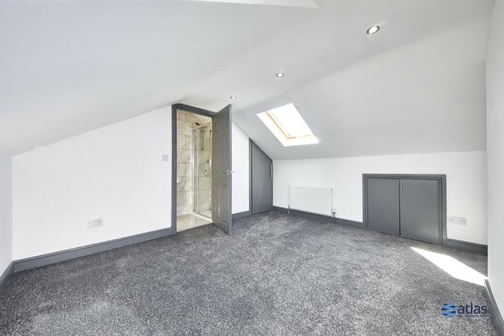 Top Floor Bedroom 4