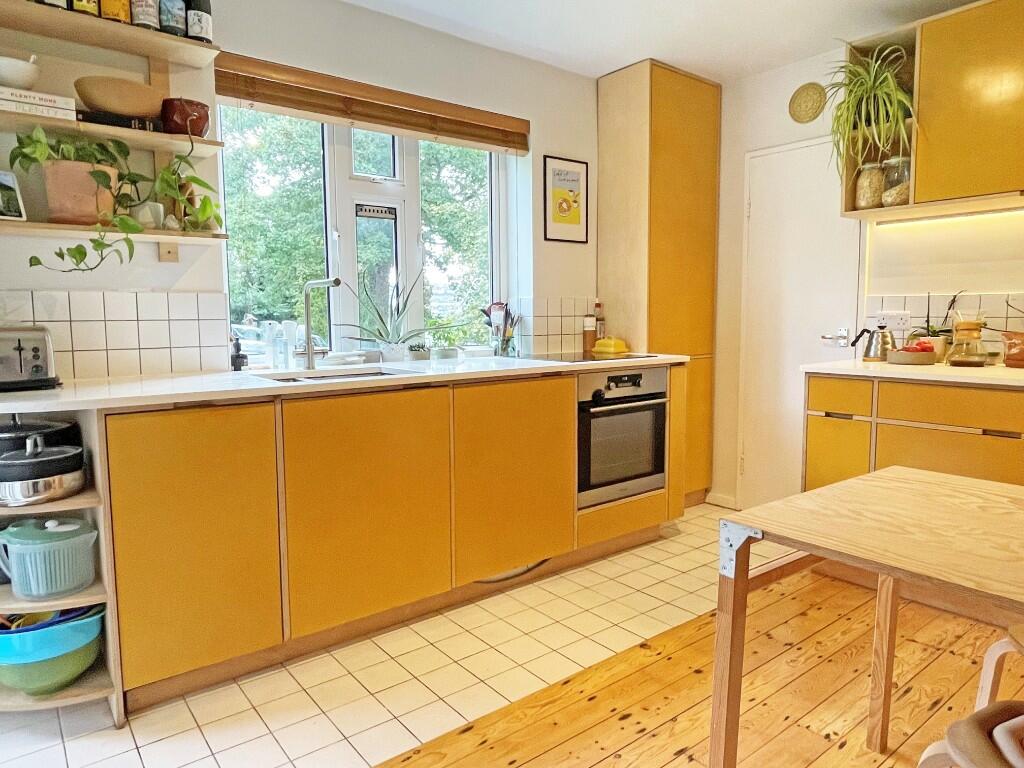 Kit/Breakfast Room