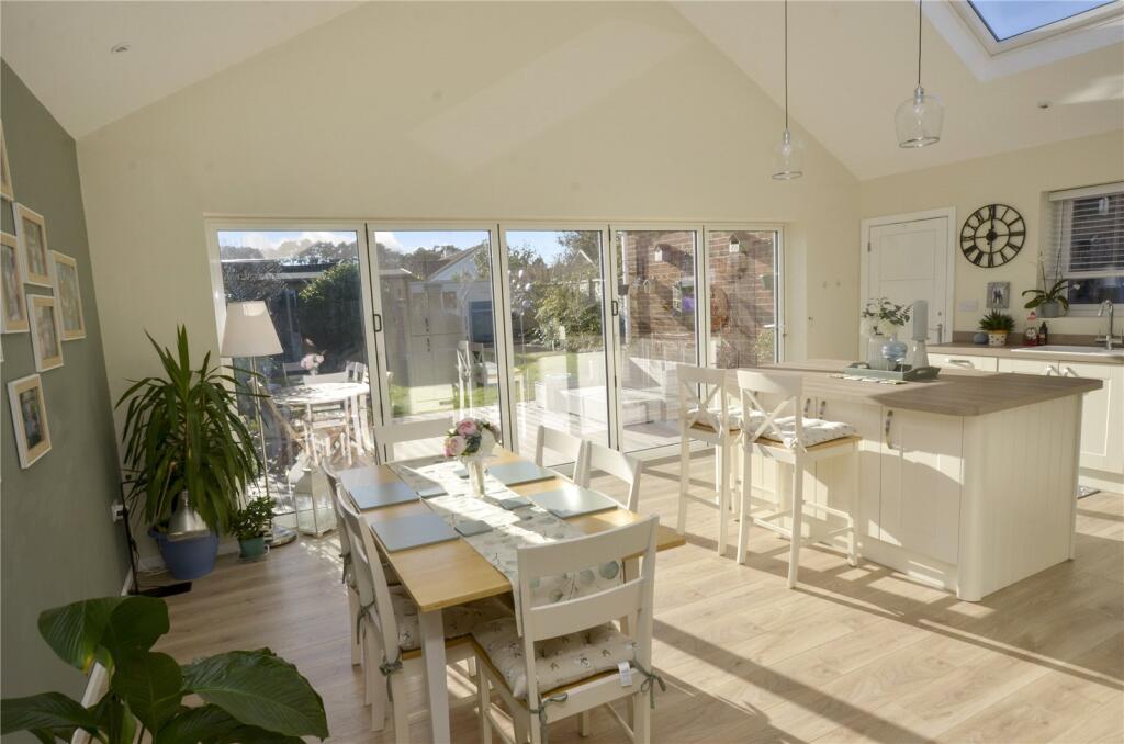 Dining/Kitchen Area