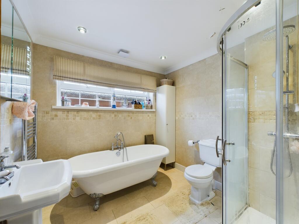 CAM02023G0-PR0121-STILL015