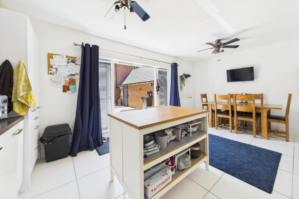Kitchen / Dining Area