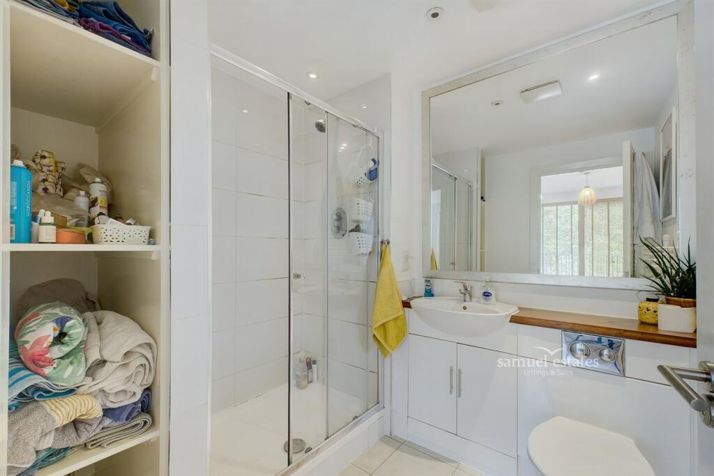 En-suite Bathroom