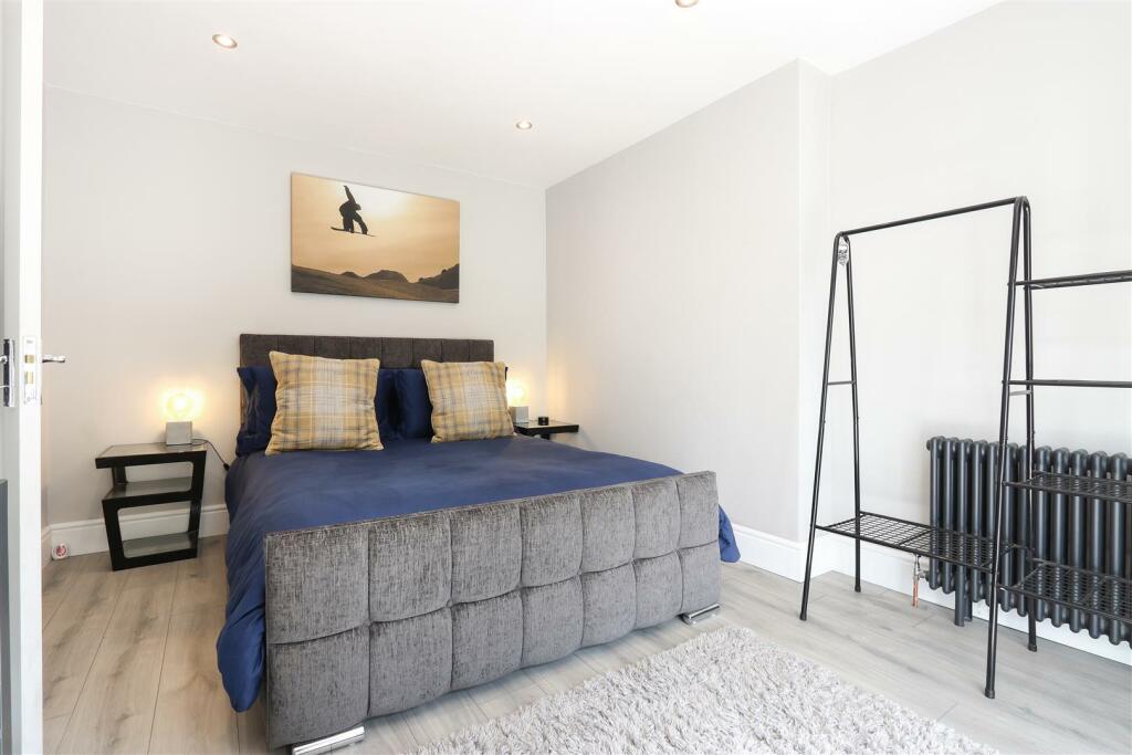 Bed5.2.jpg