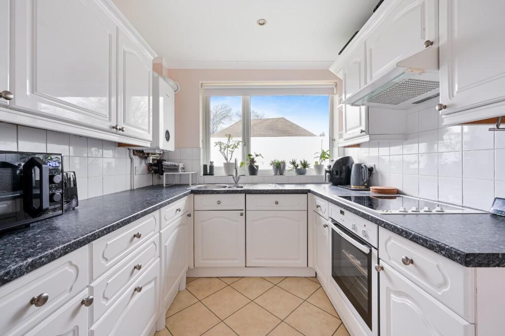 COURTLANDS CRESCENT (13).jpg