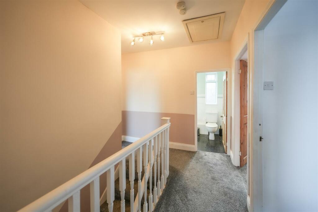 FIRST FLOOR LANDING