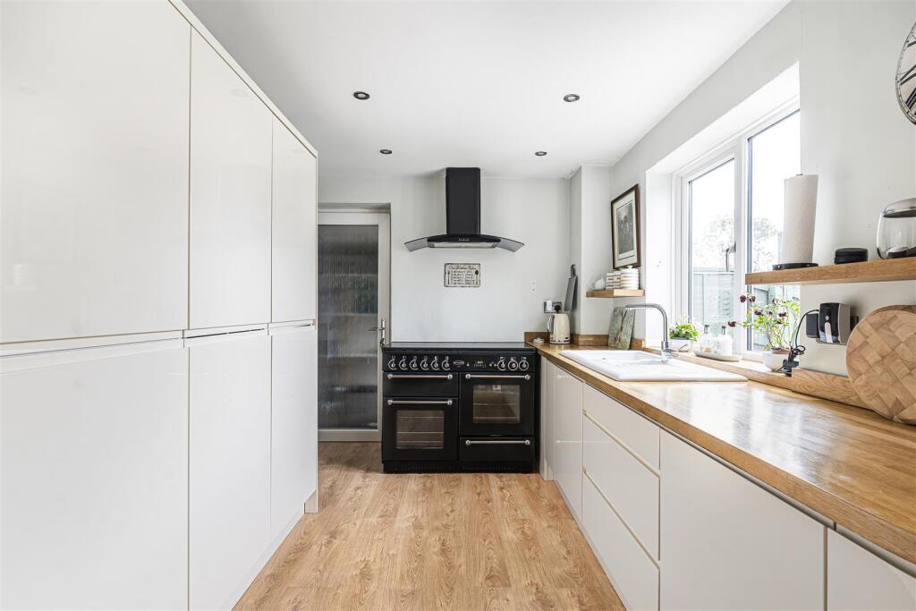 13 Grenadier Road