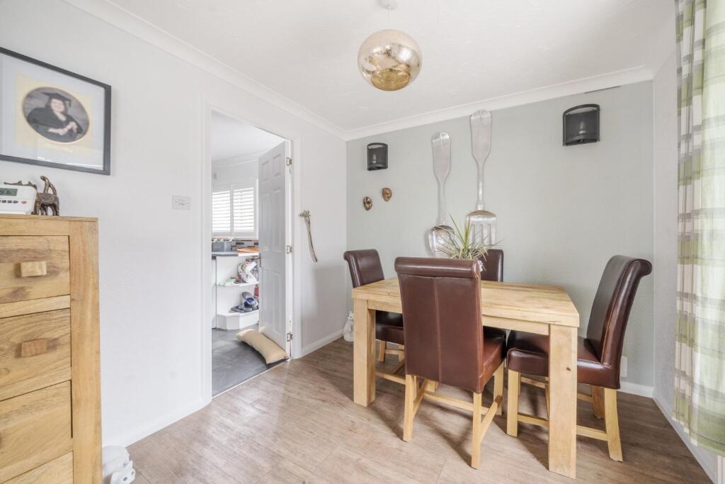DINING ROOM.jpg