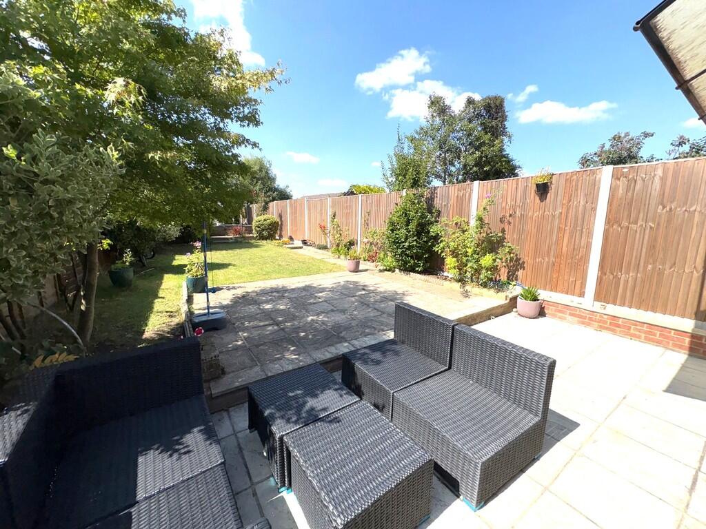 11BoleynDriveGard...