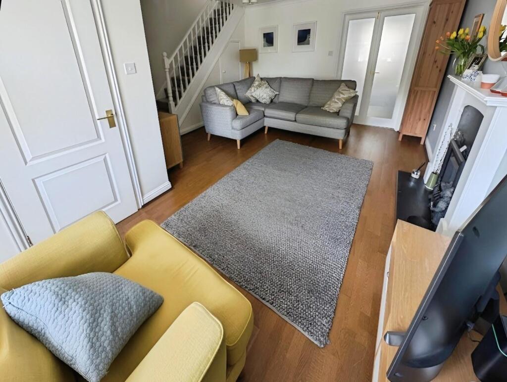 e2b32002-lounge 203.jpg