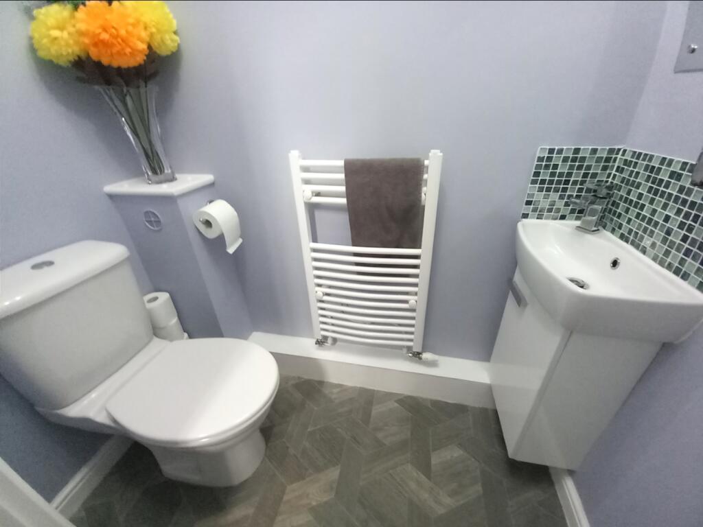 GROUND FLOOR CLOAKROOM
