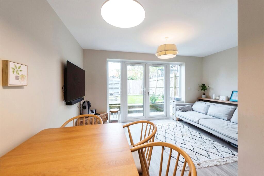 Lounge/Dining Room