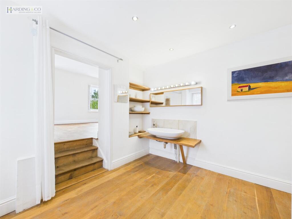 Dressing room ii.jpg