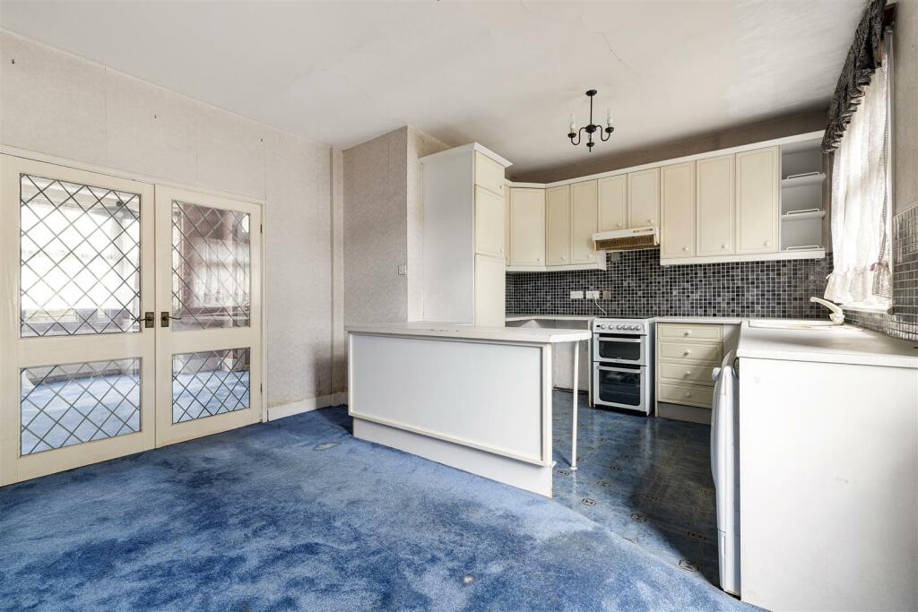 Chigwell Road, E18