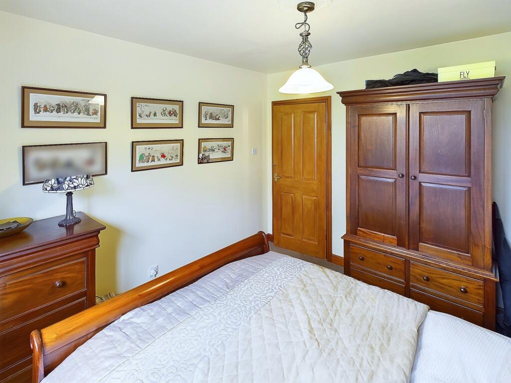 CAM04233G0-PR0009-STILL026